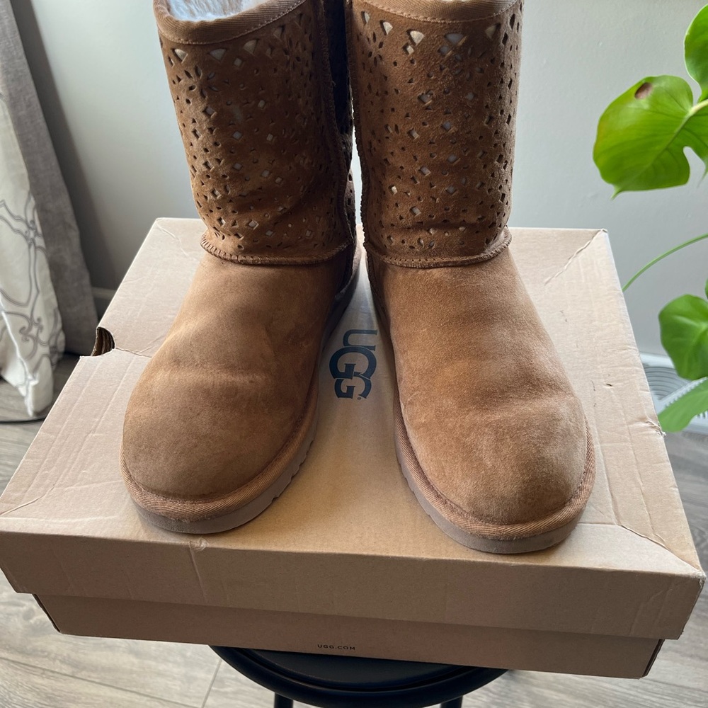 UGG Chestnut Boots Size 9 Fall Trendy - Picture 6 of 7